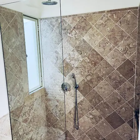 Stylish Flat Center *